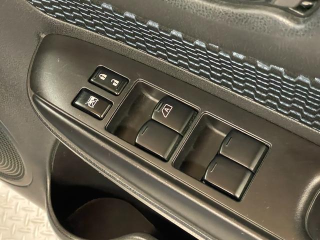 ノート Ｘ　ＦＯＵＲ　禁煙車・社外ナビ（ＡＶＩＣ－ＭＲＺ０９９）・スマートキー・スペアキー・アラウンドビューモニター・エマージェンシーブレーキ・レーンアシスト・ＥＴＣ・Ｂｌｕｅｔｏｏｔｈ・社外１５インチアルミホイール（10枚目）