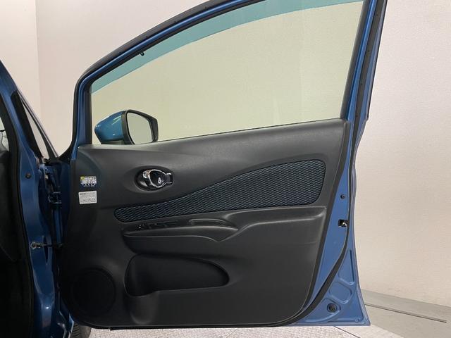 ノート Ｘ　ＦＯＵＲ　禁煙車・社外ナビ（ＡＶＩＣ－ＭＲＺ０９９）・スマートキー・スペアキー・アラウンドビューモニター・エマージェンシーブレーキ・レーンアシスト・ＥＴＣ・Ｂｌｕｅｔｏｏｔｈ・社外１５インチアルミホイール（17枚目）