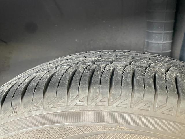 ノート Ｘ　ＦＯＵＲ　禁煙車・社外ナビ（ＡＶＩＣ－ＭＲＺ０９９）・スマートキー・スペアキー・アラウンドビューモニター・エマージェンシーブレーキ・レーンアシスト・ＥＴＣ・Ｂｌｕｅｔｏｏｔｈ・社外１５インチアルミホイール（21枚目）