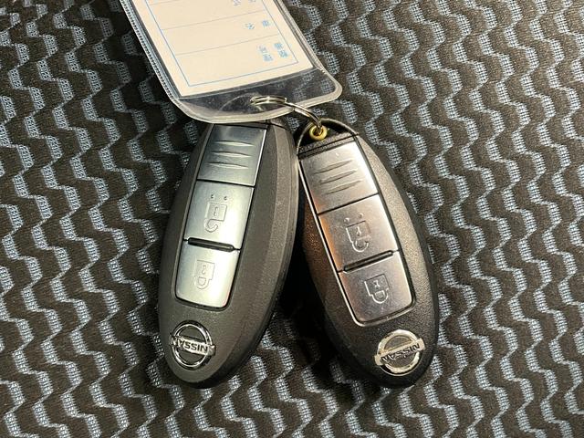 ノート Ｘ　ＦＯＵＲ　禁煙車・社外ナビ（ＡＶＩＣ－ＭＲＺ０９９）・スマートキー・スペアキー・アラウンドビューモニター・エマージェンシーブレーキ・レーンアシスト・ＥＴＣ・Ｂｌｕｅｔｏｏｔｈ・社外１５インチアルミホイール（36枚目）