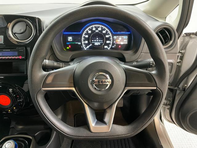 ノート e-パワー B アラウンドビューモニター・エマージェンシーブレーキ・インテリルームミラー・レーンアシスト・スマートキー・スペアキー・ETC・クリアランスソナー・CDデッキオートライト・電動格納ミラー(17枚目)