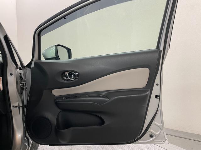 ノート e-パワー B アラウンドビューモニター・エマージェンシーブレーキ・インテリルームミラー・レーンアシスト・スマートキー・スペアキー・ETC・クリアランスソナー・CDデッキオートライト・電動格納ミラー(40枚目)