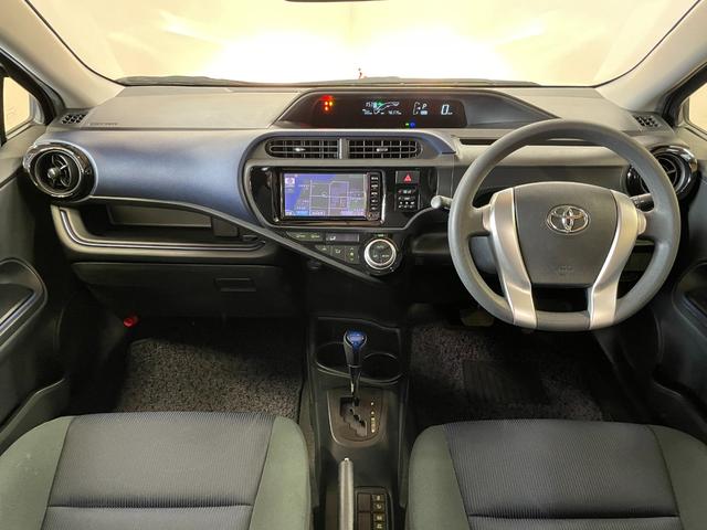 アクア S 禁煙車・スマートキー(メーカーオプション)・純正ナビ(NSCD-W66)・Bluetooth・電動格納ミラー・オートライト(2枚目)