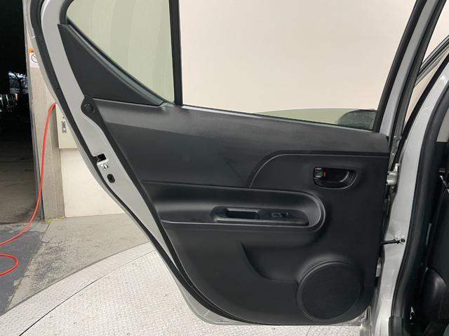 アクア S 禁煙車・社外ナビ(AVN-LS02W)・バックモニター・Bluetooth・フルセグTV・ETC・ステアリングリモコン・電動格納ミラー・後期モデル(44枚目)