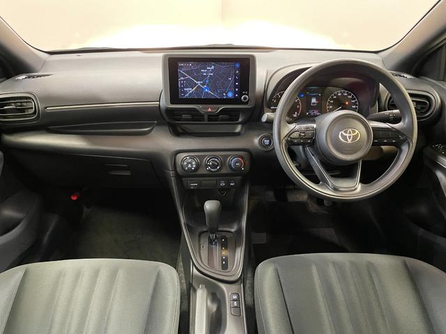 ヤリス X 禁煙車・純正ディスプレイオーディオ・ステアリングリモコン・トヨタセーフティセンス・バックモニター・スマートキー・ETC・LEDヘッドライト・HDMI出力・クリアランスソナー・レーンキープアシスト(2枚目)