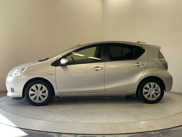 アクア G 禁煙 デュアルエアバック I-STOP 衝突安全ボディ パワーウィンドウ 1オーナ- ESC ATエアコン ABS パワーステアリング 運転席エアバッグ キーレススタートシステム ETC(21枚目)