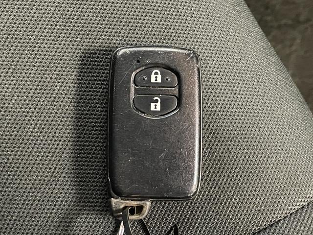 アクア Ｓ　禁煙車・スマートキー・トヨタセーフティセンス・社外ナビ（ＡＶＩＣ－ＲＷ９１０）・バックモニター・電動格納ミラー・ＬＥＤヘッドライト・オートライト・レーンアシスト・ステアリングリモコン（7枚目）