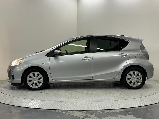 アクア S 純正ナビ(NSZT-W62G)・バックモニター・スペアキー・ETC・電動格納ミラー・Bluetooth・フルセグTV・ステアリングリモコン・前期モデル(16枚目)