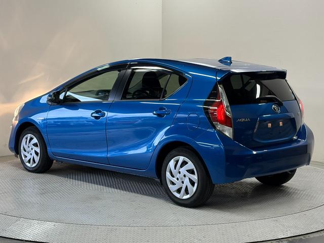 アクア Ｓ　スマートキー・スペアキー・純正ナビ（ＮＳＺＮ－Ｗ６４Ｔ）・バックモニター・電動格納ミラー・オートライト・ステアリングリモコン・Ｂｌｕｅｔｏｏｔｈ・フルセグＴＶ（11枚目）