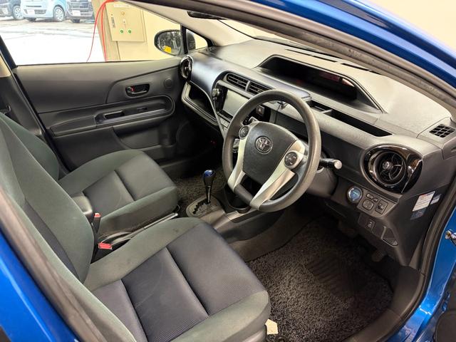 アクア Ｓ　スマートキー・スペアキー・純正ナビ（ＮＳＺＮ－Ｗ６４Ｔ）・バックモニター・電動格納ミラー・オートライト・ステアリングリモコン・Ｂｌｕｅｔｏｏｔｈ・フルセグＴＶ（12枚目）