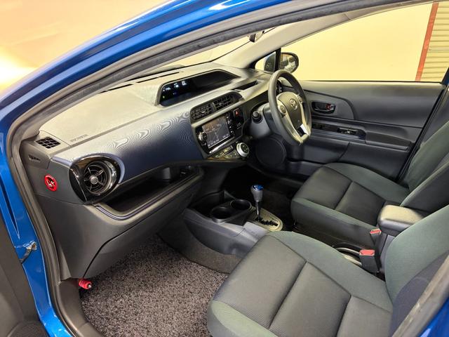 アクア Ｓ　スマートキー・スペアキー・純正ナビ（ＮＳＺＮ－Ｗ６４Ｔ）・バックモニター・電動格納ミラー・オートライト・ステアリングリモコン・Ｂｌｕｅｔｏｏｔｈ・フルセグＴＶ（13枚目）