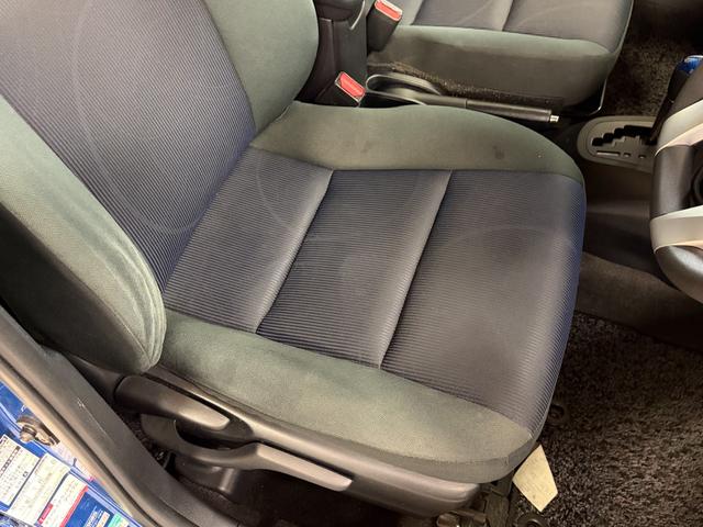 アクア Ｓ　スマートキー・スペアキー・純正ナビ（ＮＳＺＮ－Ｗ６４Ｔ）・バックモニター・電動格納ミラー・オートライト・ステアリングリモコン・Ｂｌｕｅｔｏｏｔｈ・フルセグＴＶ（32枚目）