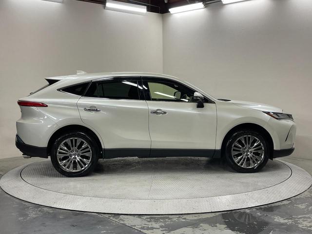 ハリアーハイブリッド Ｚ　レザーパッケージ　純正ディスプレイオーディオ・トヨタセーフティセンス・バックモニター・ステアリングヒーター・シートヒーター＆クーラー・ＥＴＣ２．０・パノラマビューモニター・ＢＳＭ・ＨＵＤ・ワイヤレス充電・１５００Ｗ給電（24枚目）