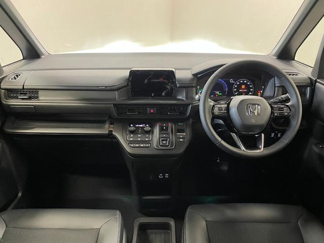ステップワゴン ｅ：ＨＥＶスパーダ　登録済未使用車・ホンダセンシング・マルチビューカメラシステム対応・スペアキー・両側パワースライドドア・前席シートヒーター・パワーバックドア・後席シートバックテーブル・ＬＥＤヘッドライト（4枚目）
