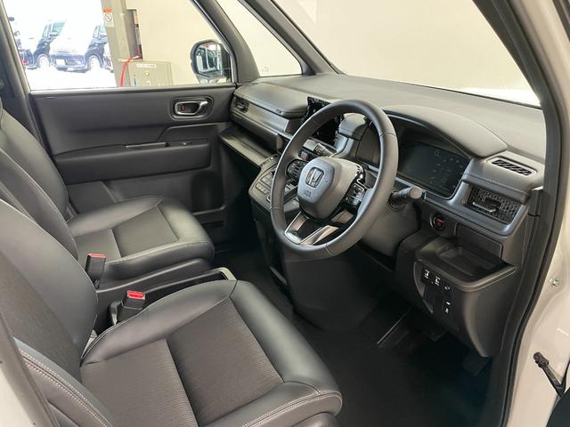 ステップワゴン ｅ：ＨＥＶスパーダ　登録済未使用車・ホンダセンシング・マルチビューカメラシステム対応・スペアキー・両側パワースライドドア・前席シートヒーター・パワーバックドア・後席シートバックテーブル・ＬＥＤヘッドライト（11枚目）