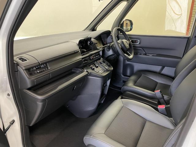 ステップワゴン ｅ：ＨＥＶスパーダ　登録済未使用車・ホンダセンシング・マルチビューカメラシステム対応・スペアキー・両側パワースライドドア・前席シートヒーター・パワーバックドア・後席シートバックテーブル・ＬＥＤヘッドライト（12枚目）