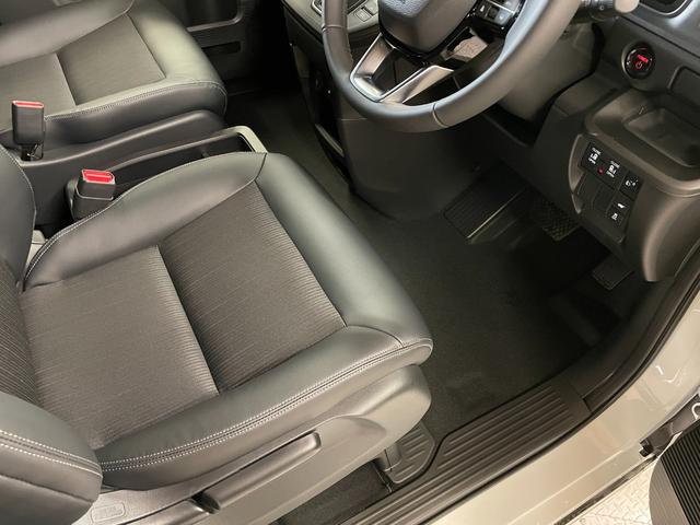 ステップワゴン ｅ：ＨＥＶスパーダ　登録済未使用車・ホンダセンシング・マルチビューカメラシステム対応・スペアキー・両側パワースライドドア・前席シートヒーター・パワーバックドア・後席シートバックテーブル・ＬＥＤヘッドライト（32枚目）