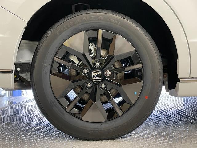 ステップワゴン ｅ：ＨＥＶスパーダ　登録済未使用車・ホンダセンシング・マルチビューカメラシステム対応・スペアキー・両側パワースライドドア・前席シートヒーター・パワーバックドア・後席シートバックテーブル・ＬＥＤヘッドライト（44枚目）