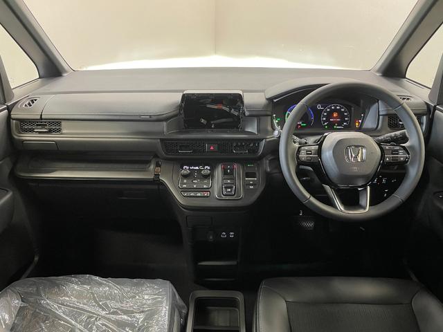 ステップワゴン ｅ：ＨＥＶスパーダ　登録済未使用車・ホンダセンシング・マルチビューカメラシステム対応・スペアキー・両側パワースライドドア・前席シートヒーター・パワーバックドア・後席シートバックテーブル・ＬＥＤヘッドライト・オットマン（4枚目）