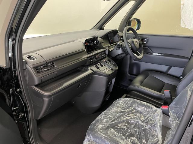 ステップワゴン ｅ：ＨＥＶスパーダ　登録済未使用車・ホンダセンシング・マルチビューカメラシステム対応・スペアキー・両側パワースライドドア・前席シートヒーター・パワーバックドア・後席シートバックテーブル・ＬＥＤヘッドライト・オットマン（12枚目）