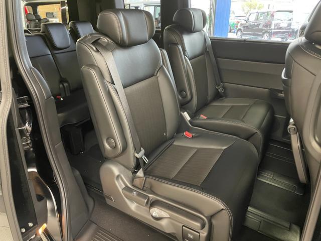 ステップワゴン ｅ：ＨＥＶスパーダ　登録済未使用車・ホンダセンシング・マルチビューカメラシステム対応・スペアキー・両側パワースライドドア・前席シートヒーター・パワーバックドア・後席シートバックテーブル・ＬＥＤヘッドライト・オットマン（13枚目）