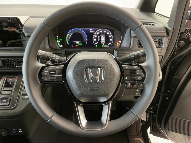 ステップワゴン ｅ：ＨＥＶスパーダ　登録済未使用車・ホンダセンシング・マルチビューカメラシステム対応・スペアキー・両側パワースライドドア・前席シートヒーター・パワーバックドア・後席シートバックテーブル・ＬＥＤヘッドライト・オットマン（17枚目）
