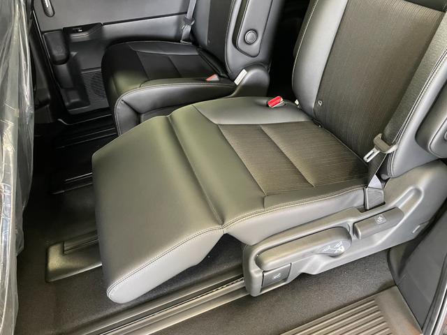 ステップワゴン ｅ：ＨＥＶスパーダ　登録済未使用車・ホンダセンシング・マルチビューカメラシステム対応・スペアキー・両側パワースライドドア・前席シートヒーター・パワーバックドア・後席シートバックテーブル・ＬＥＤヘッドライト・オットマン（36枚目）