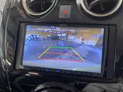 バックカメラも付いています。駐車の時に便利なのはもちろんの事、後方死角にいる子供たちに気が付くことができるので安心安全ですね 3
