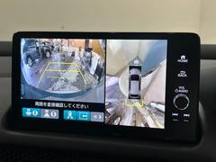 全周囲や後方確認に便利で安全な全方位型モニターとバックカメラも装備しています。 5