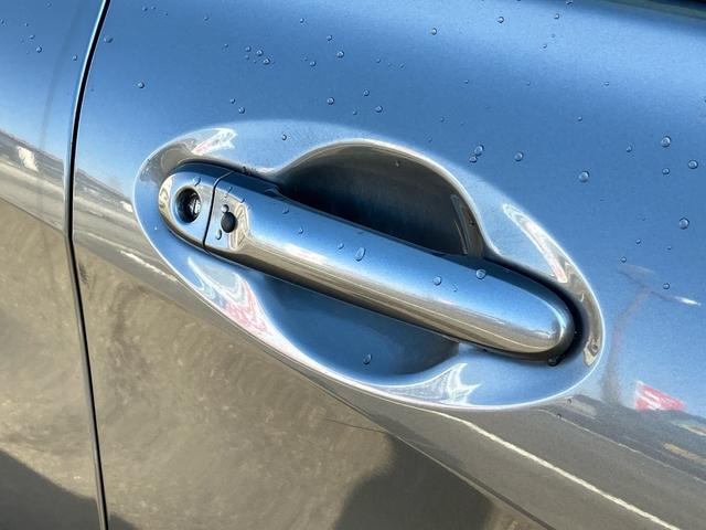 ノート X スマートキー アイドリングストップ ETC ナビ CD 運転席・助手席エアバック ABS ESC 盗難防止システム 衝突安全ボディ エアコン パワーステアリング パワーウインドウ(7枚目)