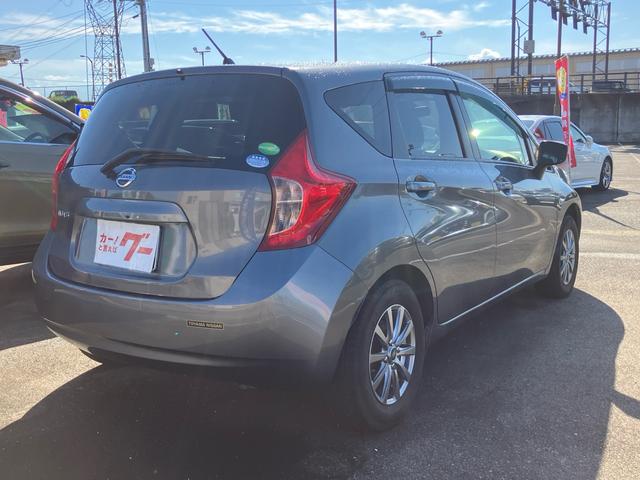 ノート X スマートキー アイドリングストップ ETC ナビ CD 運転席・助手席エアバック ABS ESC 盗難防止システム 衝突安全ボディ エアコン パワーステアリング パワーウインドウ(12枚目)