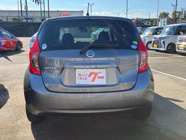 ノート X スマートキー アイドリングストップ ETC ナビ CD 運転席・助手席エアバック ABS ESC 盗難防止システム 衝突安全ボディ エアコン パワーステアリング パワーウインドウ(13枚目)