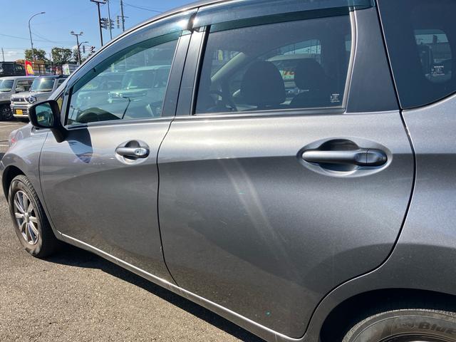 ノート X スマートキー アイドリングストップ ETC ナビ CD 運転席・助手席エアバック ABS ESC 盗難防止システム 衝突安全ボディ エアコン パワーステアリング パワーウインドウ(19枚目)