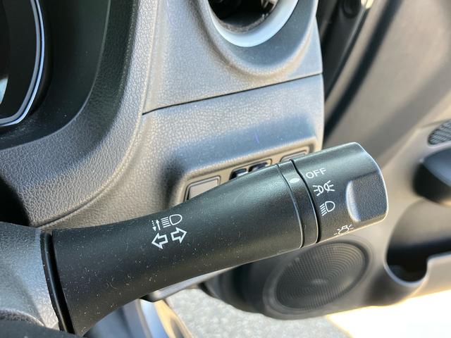 ノート X スマートキー アイドリングストップ ETC ナビ CD 運転席・助手席エアバック ABS ESC 盗難防止システム 衝突安全ボディ エアコン パワーステアリング パワーウインドウ(41枚目)