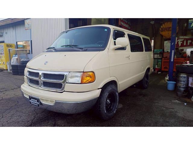 ダッジ・バン 　ラムバン　ショーティー　パッセンジャー　セカンドベンチシート　５人乗り登録　スライド＆フルフラットリクライニングシート　バックカメラ　社外１５インチホイール　純正アルミ有（3枚目）