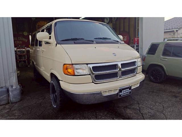 ダッジ・バン 　ラムバン　ショーティー　パッセンジャー　セカンドベンチシート　５人乗り登録　スライド＆フルフラットリクライニングシート　バックカメラ　社外１５インチホイール　純正アルミ有（4枚目）