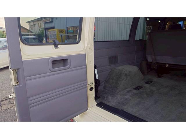 ダッジ・バン 　ラムバン　ショーティー　パッセンジャー　セカンドベンチシート　５人乗り登録　スライド＆フルフラットリクライニングシート　バックカメラ　社外１５インチホイール　純正アルミ有（12枚目）