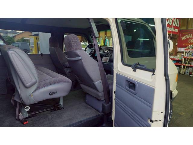 ダッジ・バン 　ラムバン　ショーティー　パッセンジャー　セカンドベンチシート　５人乗り登録　スライド＆フルフラットリクライニングシート　バックカメラ　社外１５インチホイール　純正アルミ有（14枚目）