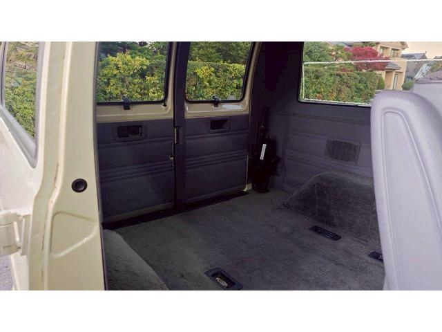 ダッジ・バン 　ラムバン　ショーティー　パッセンジャー　セカンドベンチシート　５人乗り登録　スライド＆フルフラットリクライニングシート　バックカメラ　社外１５インチホイール　純正アルミ有（16枚目）