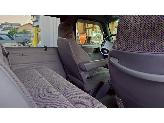 ダッジ・バン 　ラムバン　ショーティー　パッセンジャー　セカンドベンチシート　５人乗り登録　スライド＆フルフラットリクライニングシート　バックカメラ　社外１５インチホイール　純正アルミ有（17枚目）