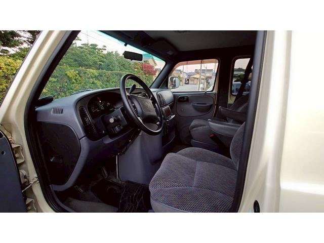 ダッジ・バン 　ラムバン　ショーティー　パッセンジャー　セカンドベンチシート　５人乗り登録　スライド＆フルフラットリクライニングシート　バックカメラ　社外１５インチホイール　純正アルミ有（18枚目）