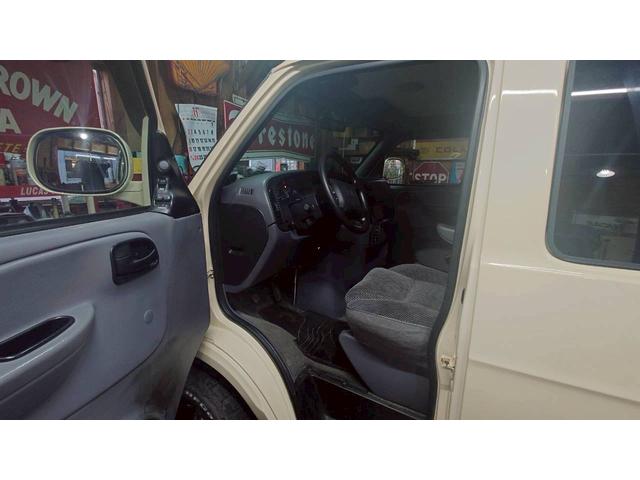 ダッジ・バン 　ラムバン　ショーティー　パッセンジャー　セカンドベンチシート　５人乗り登録　スライド＆フルフラットリクライニングシート　バックカメラ　社外１５インチホイール　純正アルミ有（19枚目）