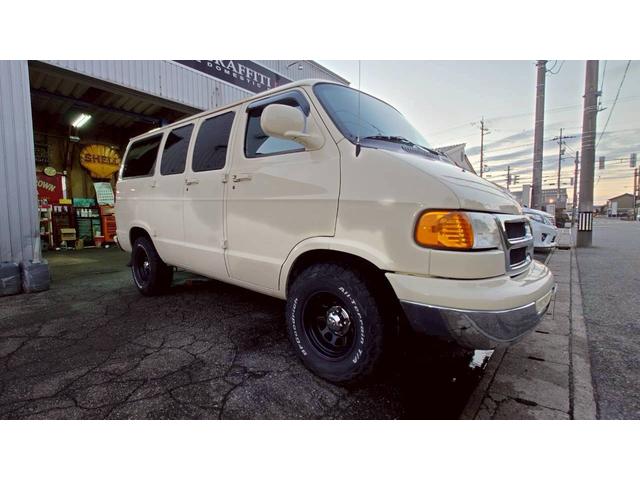 ダッジ・バン 　ラムバン　ショーティー　パッセンジャー　セカンドベンチシート　５人乗り登録　スライド＆フルフラットリクライニングシート　バックカメラ　社外１５インチホイール　純正アルミ有（30枚目）