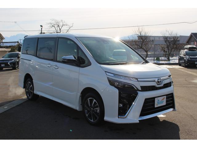 トヨタ ヴォクシー ｚｓ 煌ｉｉｉ ４ｗｄ 登録済未使用車 特別仕様車 両側電動スライドア キーフリーシステム 297 0万円 令和4年 22年 富山県 中古車 価格 Com