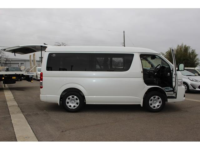 GL 4WD 10人乗り SDナビTV バックカメラ ETC パワースライドドア 衝突軽減ブレーキ オートハイビーム キーレスエントリー(9枚目)