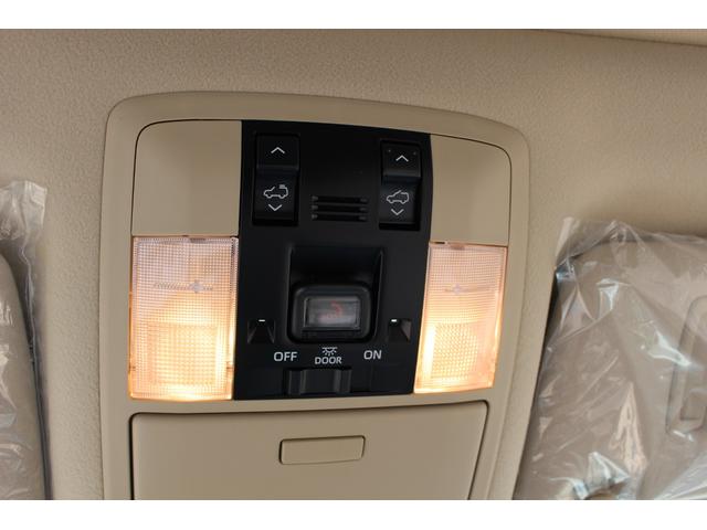 TX Lパッケージ メーカーナビTコネクトナビキット+プラドスーパーライブサラウンドシステム+マルチテレンモニター+BSM 電動ムーンルーフ ルーフレール OPカラー 登録済み未使用車(61枚目)