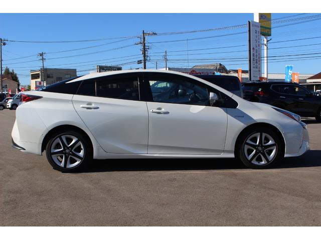 TOYOTA PRIUS A TOURING SELECTION