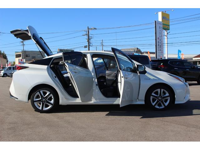 TOYOTA PRIUS A TOURING SELECTION