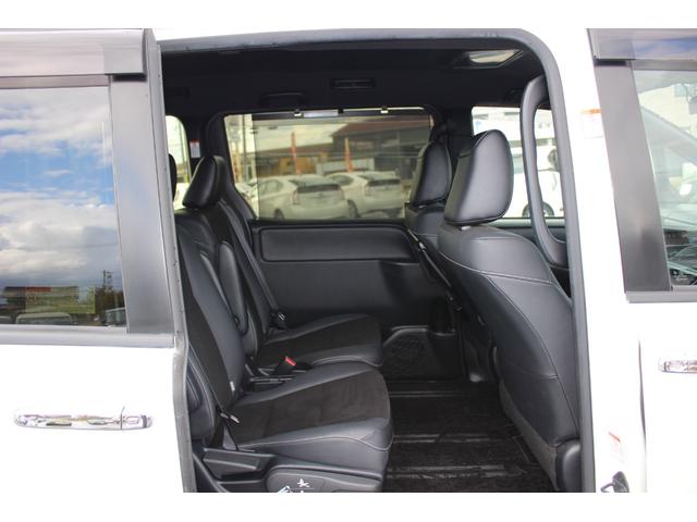 ノア Si ダブルバイビーIII 4WD 後席モニター SD 両側電動ドア BT リアオートエアコン レーンアシスト オートマチックハイビーム バックモニター フルフラット オートライト オートクルーズコントロール ワンオーナー ドラレコ キーレス 4WD(12枚目)