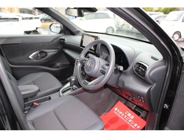 ヤリスクロス ハイブリッドZ BSM 8インチディスプレイオーディオ 電格ドアミラー インテリジェントキー ブルートゥース シ-トヒ-タ- クリソナ 衝突安全ボディ レーンアシスト USB オートマチックハイビーム 試乗車 LEDライト リアカメラ SDナビ 禁煙(9枚目)